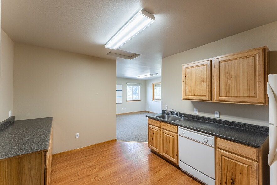 More Photos Of 914 Citadel Dr, Everson Office Residential For Lease