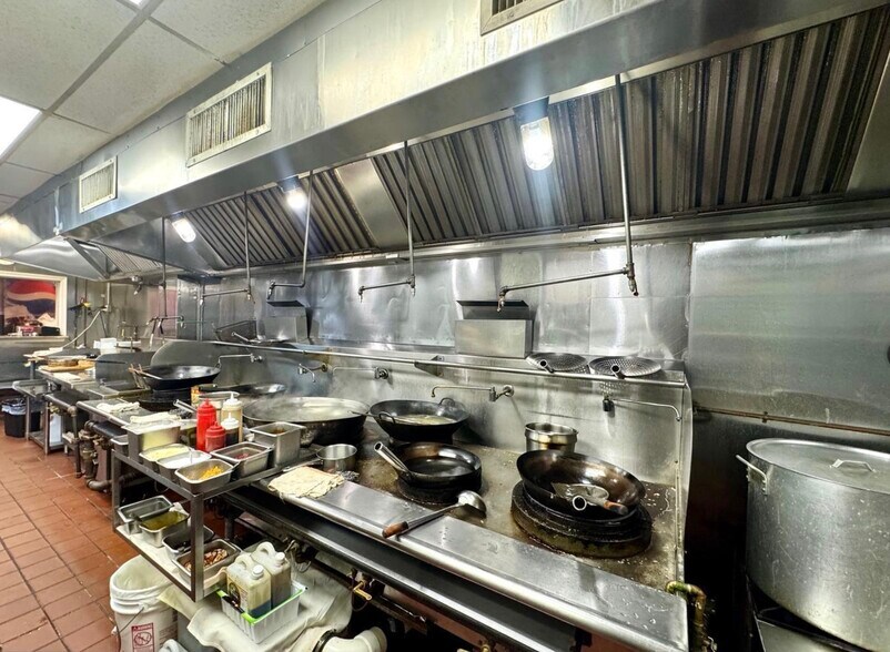 More Photos Of 274 S 20th St, Philadelphia Storefront Retail Residential For Sale