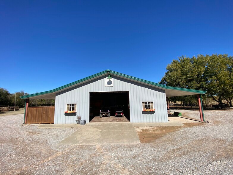 More Photos Of 6701 NW 178th St, Edmond Flex For Sale