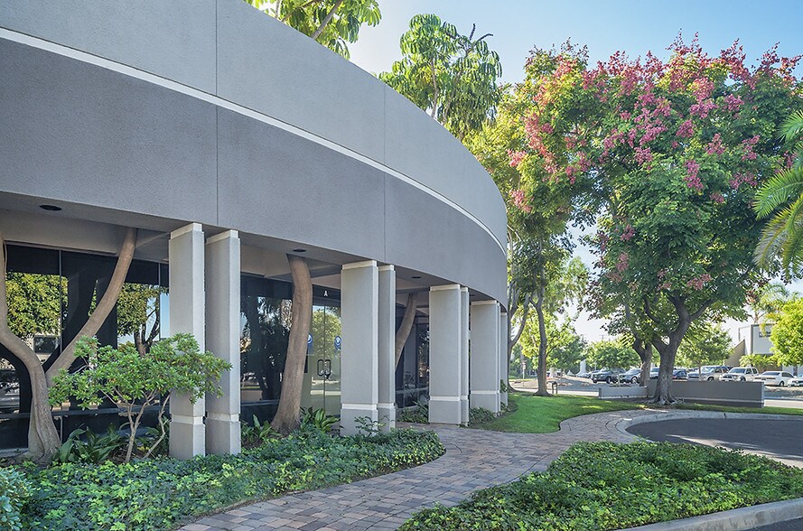 More Photos Of 17252 Armstrong Ave, Irvine Research And Development For Lease