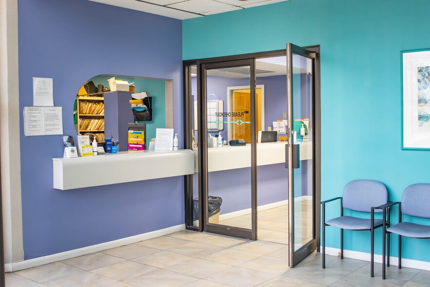 More Photos Of 10 Pasadena Ave N, Saint Petersburg Medical For Sale