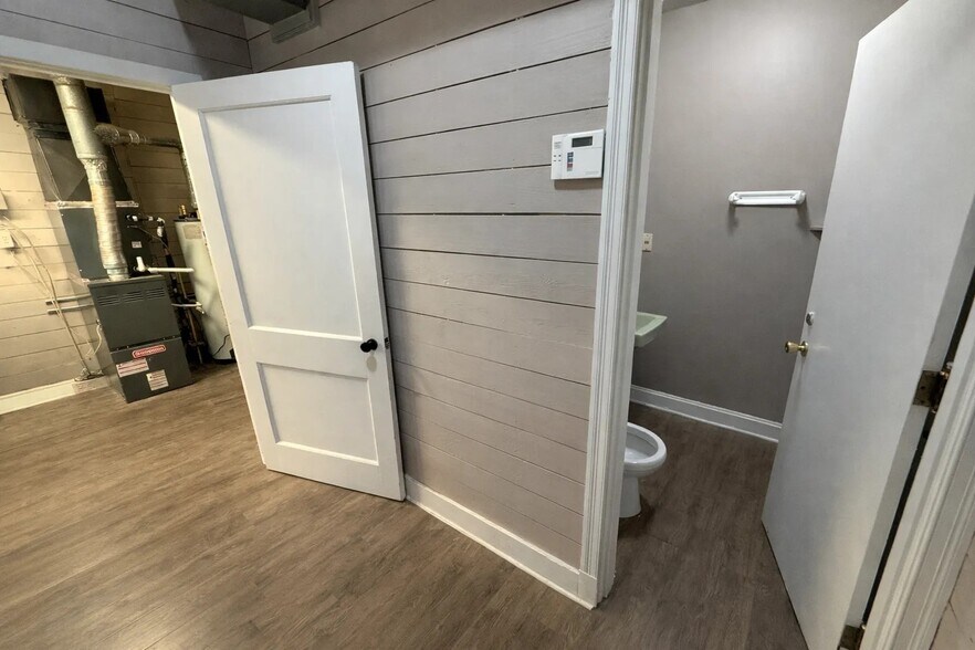 More Photos Of 373 N Cumberland St, Jackson Contractor Storage Yard For Sale