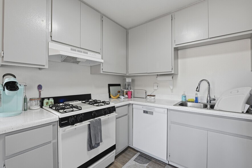 More Photos Of 9669 Marilla Dr, Lakeside Apartments For Sale