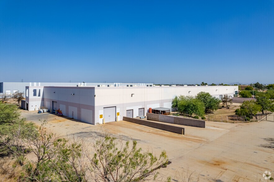 More Photos Of 7676 N Glen Harbor Blvd, Glendale Industrial For Sale