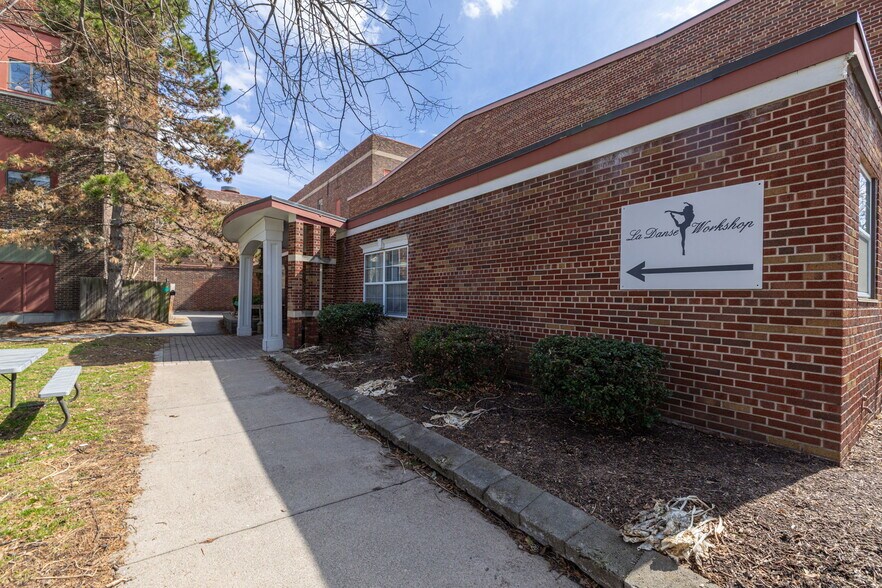 More Photos Of 67 Lyell Ave, Spencerport Office Residential For Lease