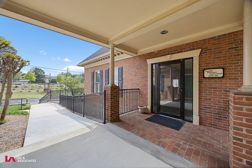 More Photos Of 1776 Old Spring House Ln, Dunwoody Medical For Lease