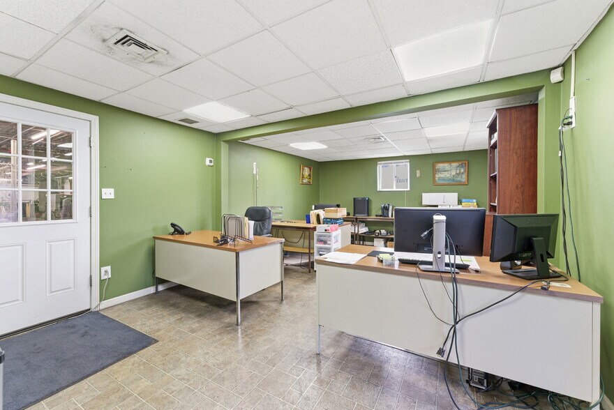 More Photos Of 34 Elise St, Westfield Industrial For Sale