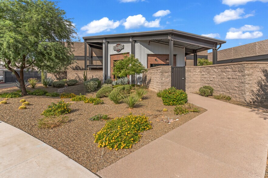 More Photos Of 15032 N 74th St, Scottsdale Showroom For Sale