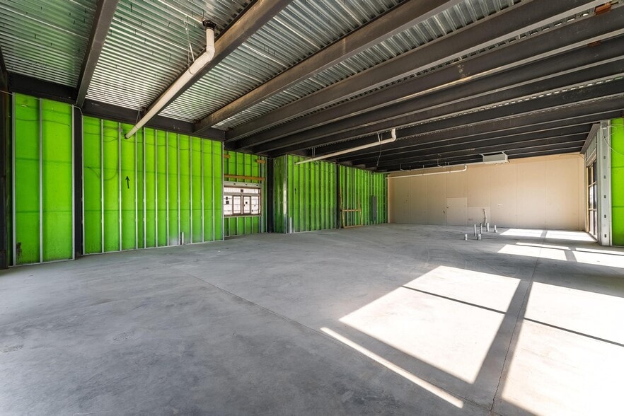 More Photos Of 2069 N Crossover Rd, Fayetteville Medical For Lease