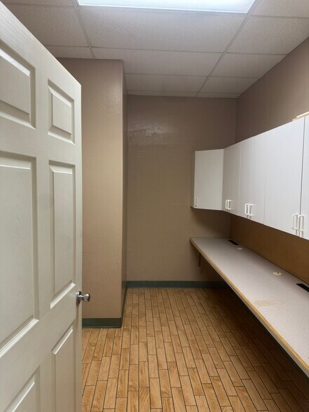 More Photos Of 116 N Lindsay Rd, Mesa Unknown For Lease