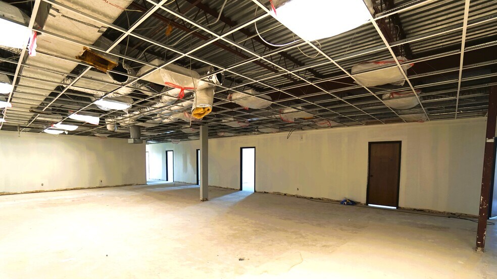 More Photos Of 7031 Grand Blvd, Houston Research And Development For Lease