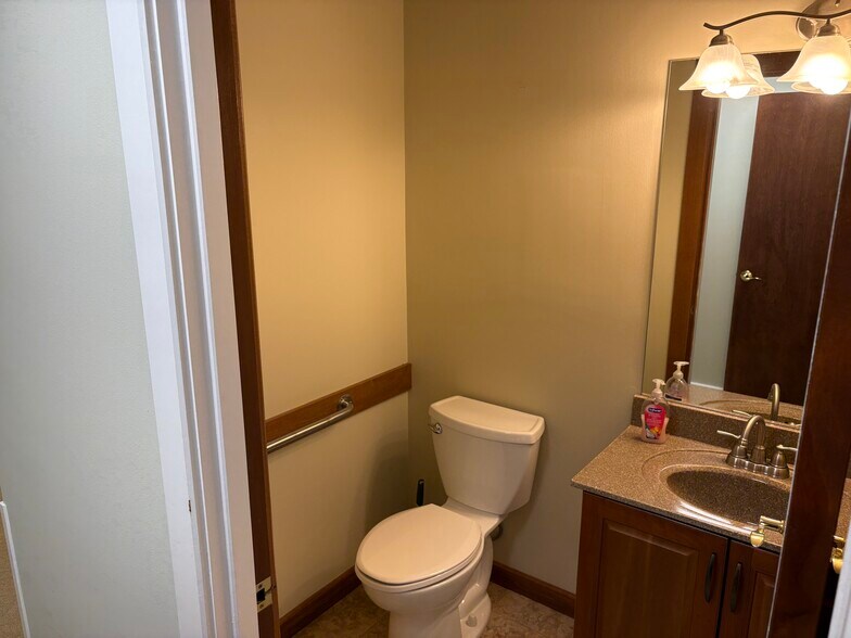 More Photos Of 6728 Loop Rd, Centerville Medical For Sale