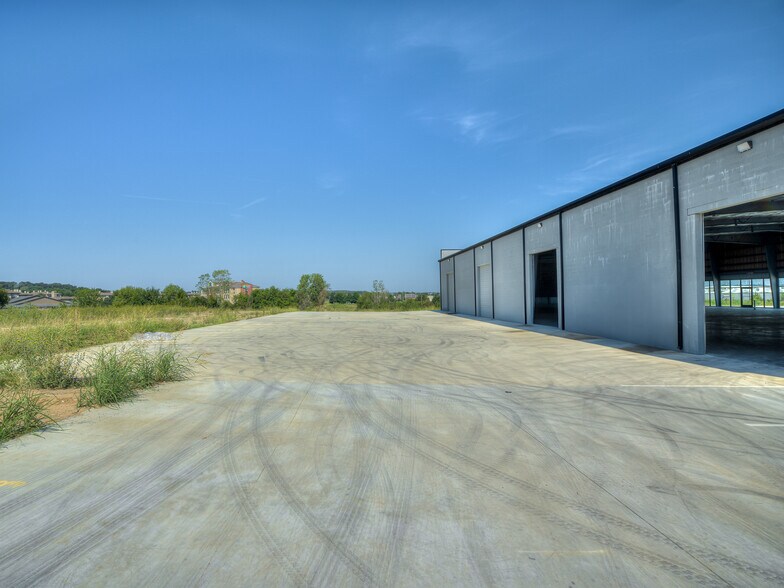 More Photos Of 548 W 125th Pl S, Glenpool Storefront Retail Office For Lease