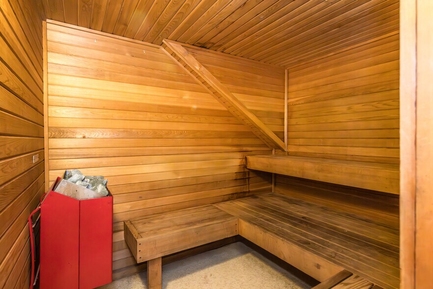 More Photos Of 78 Cream Hill Rd, Mendon Hospitality For Sale