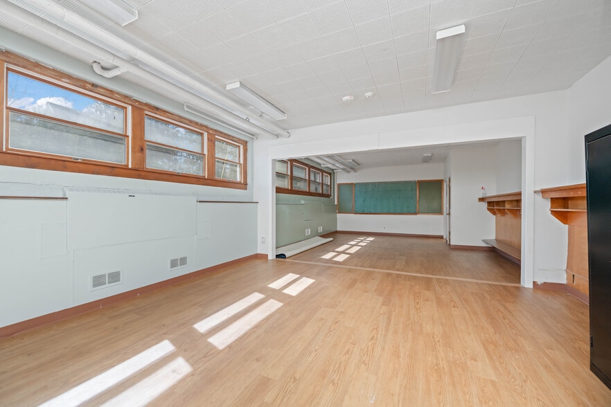 More Photos Of 2889 Culver rd, Rochester Specialty For Sale