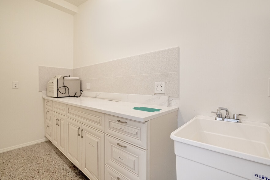 More Photos Of 4749 Hargrave St, Orlando Medical For Sale