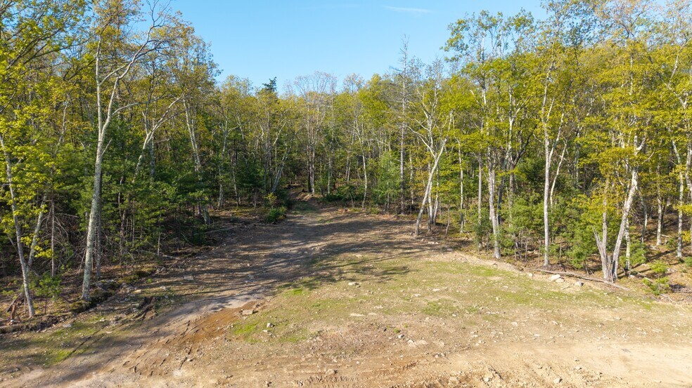 More Photos Of 167 Hill Rd, Kingston Sports And Entertainment For Sale