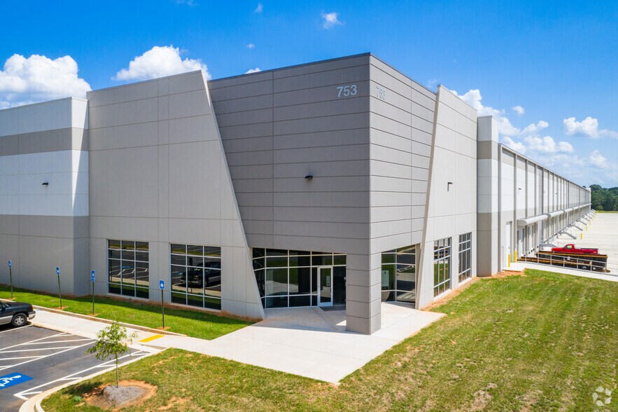 More Photos Of 753 Broadway Ave, Braselton Distribution For Lease