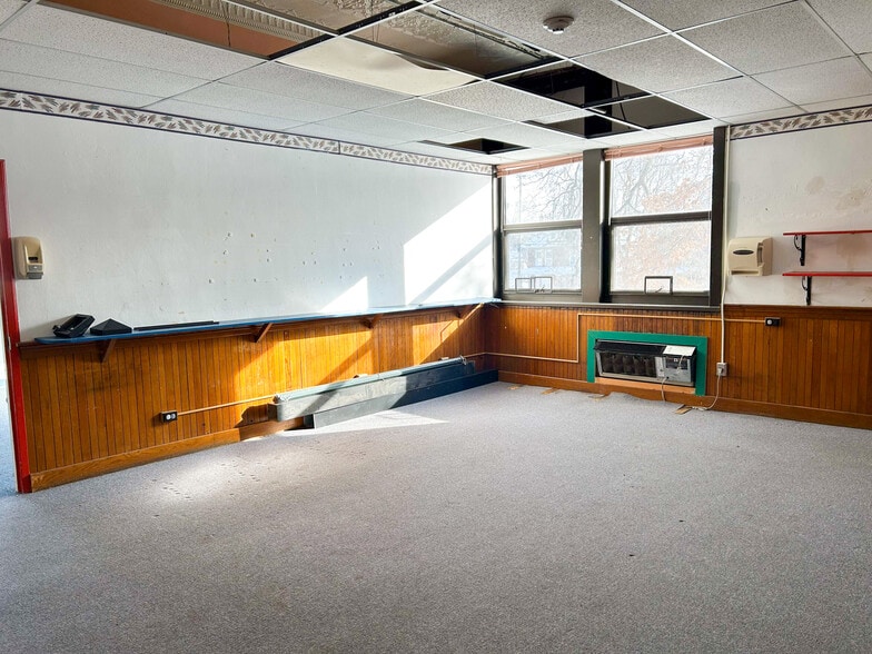 More Photos Of 1101 E 2nd St, Jamestown Schools For Sale