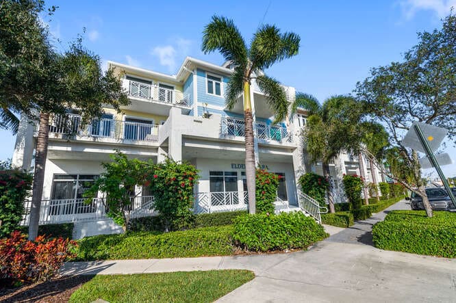 More Photos Of 301 E Ocean Ave, Lantana Office For Lease