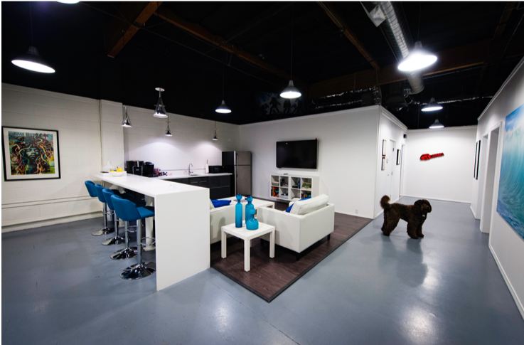 More Photos Of 425 N Moss St, Burbank Showroom For Lease
