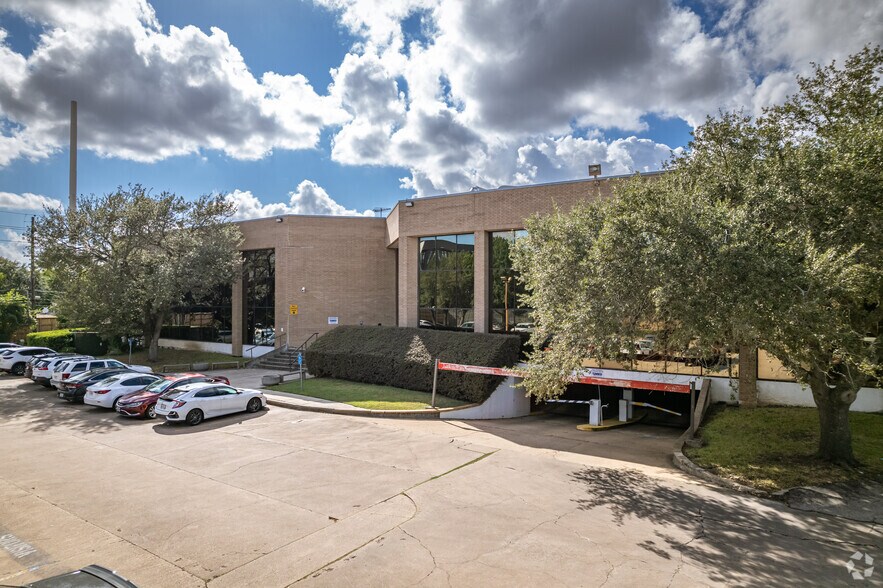 More Photos Of 7707 Fannin St, Houston Medical For Lease