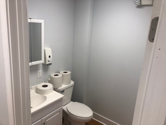 More Photos Of 318 E Broadway St, Shelbyville Light Manufacturing For Lease