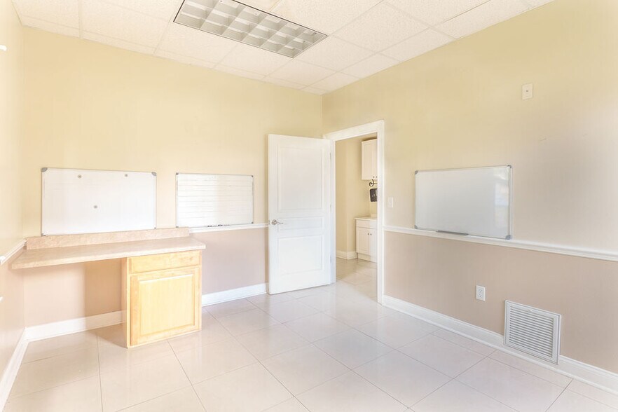 More Photos Of 1779-1783 S Kings Ave, Brandon Medical For Lease