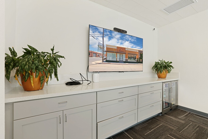 More Photos Of 702-714 W Fremont St, Stockton Light Distribution For Lease