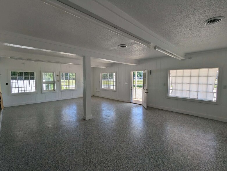 More Photos Of 1935 Gillespie St, Fayetteville Convenience Store For Sale