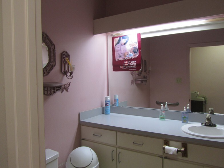 More Photos Of 1205-1211 W Austin St, Port Lavaca Office For Lease