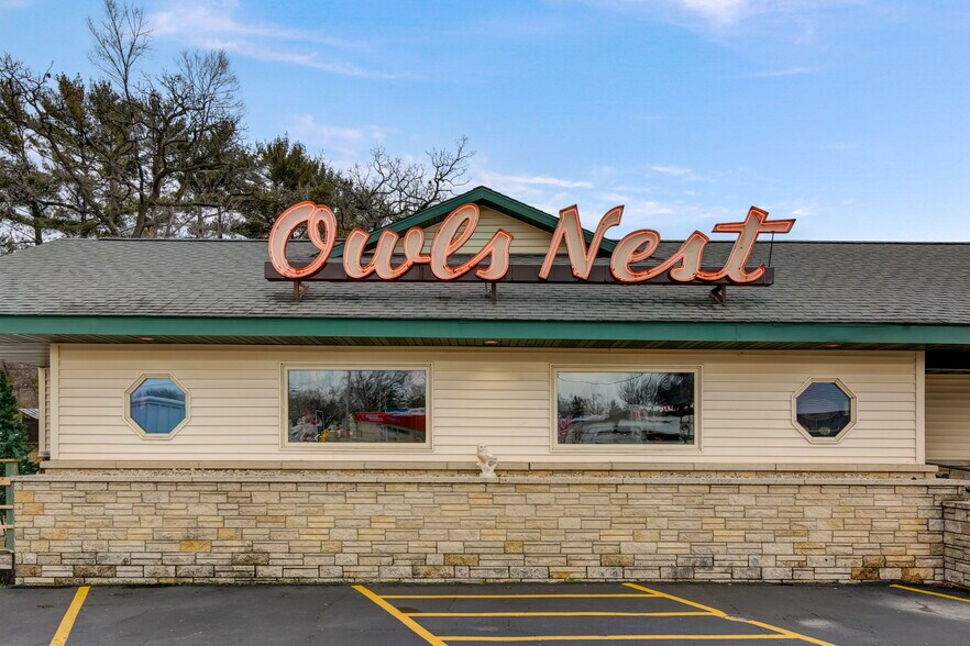 More Photos Of 617 E North St, Poynette Restaurant For Sale