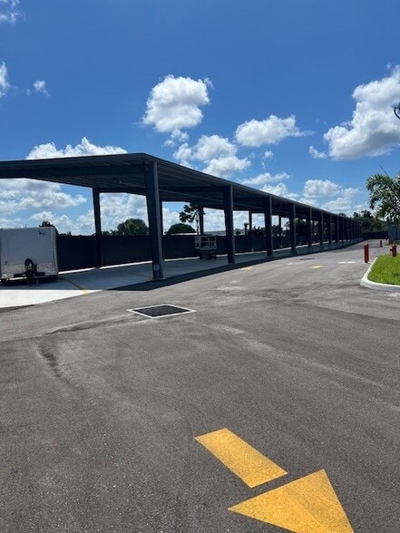 More Photos Of 2750 N Tamiami Trl, North Fort Myers Light Manufacturing For Lease