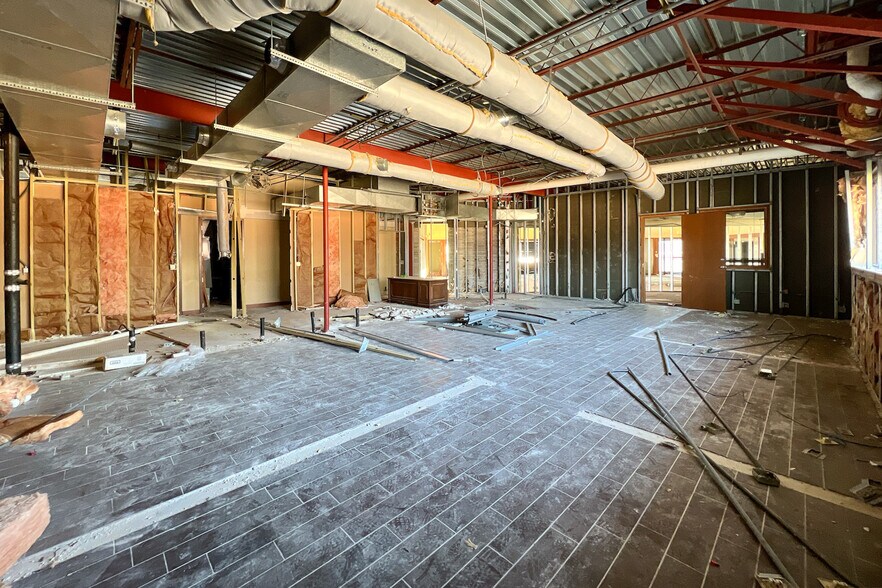 More Photos Of 3200 E Memorial Rd, Edmond Medical For Sale