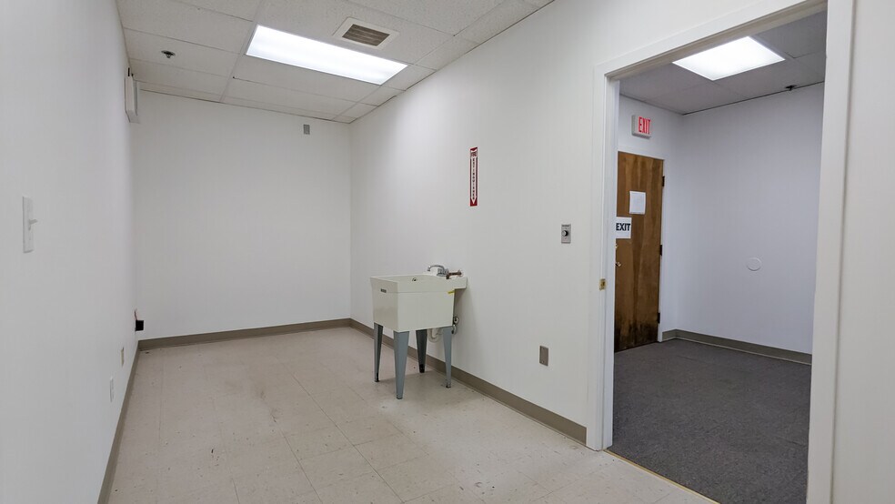 More Photos Of 1795 Boston Post Rd, Guilford Office For Sale