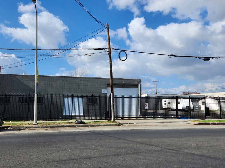 More Photos Of 8625 Avalon Blvd, Los Angeles Distribution For Lease