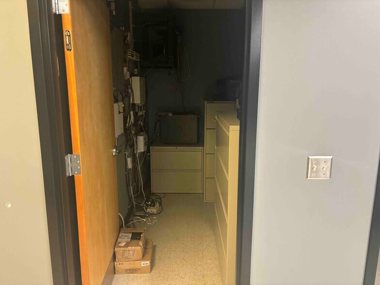 More Photos Of 1228 1st St N, Alabaster Office For Lease