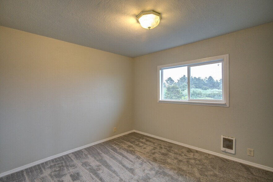 More Photos Of 798 Ocean Shores Blvd NW, Ocean Shores Bar For Sale