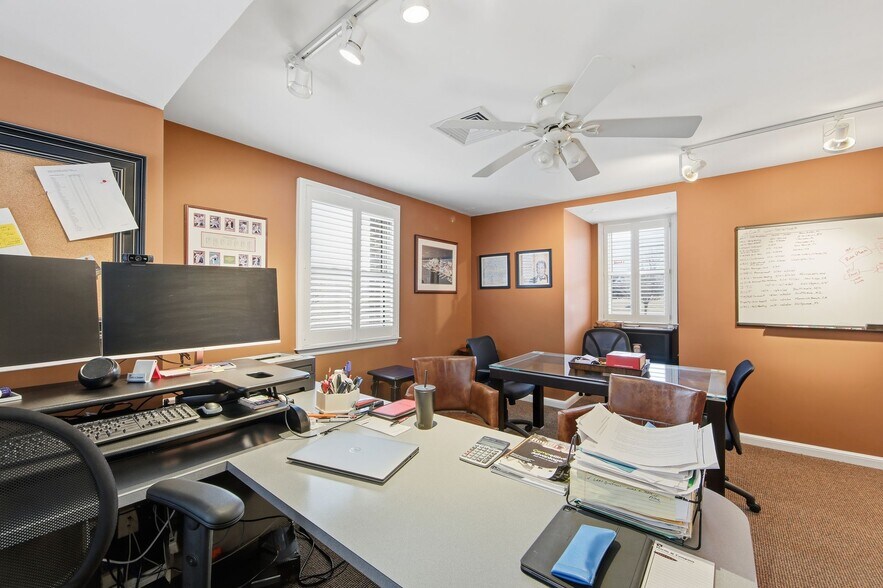 More Photos Of 4024 West Chester Pike, Newtown Square Office For Lease