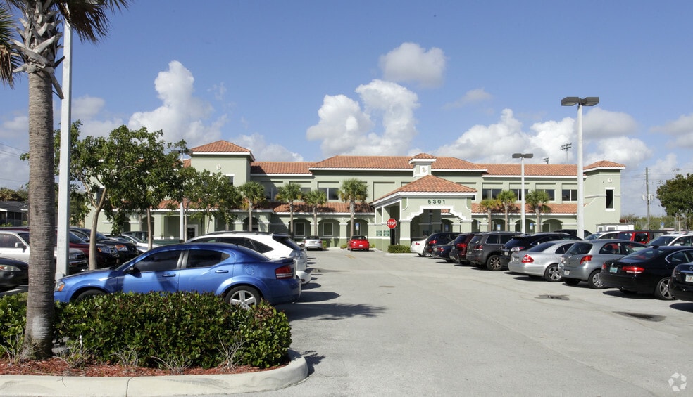 More Photos Of 5301 N Dixie Hwy, Fort Lauderdale Medical For Lease