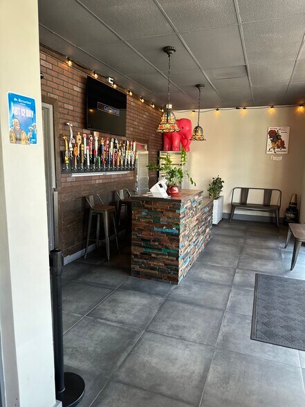 More Photos Of 3538 E Foothill Blvd, Pasadena Storefront For Lease