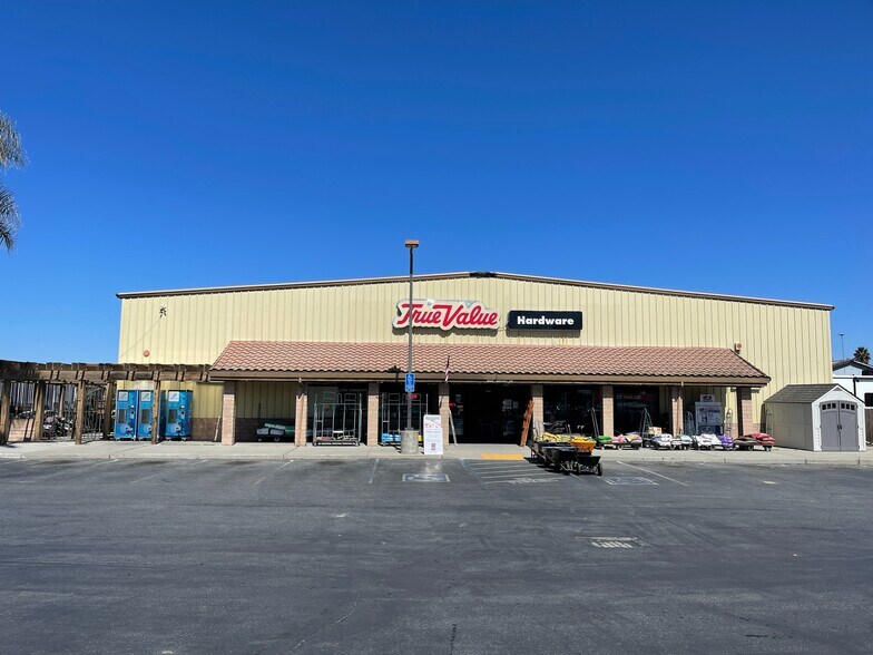 Primary Photo Of 1260 Fourth St, Hollister Freestanding For Sale