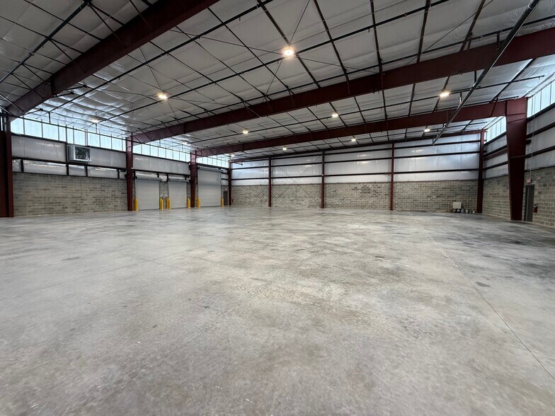 More Photos Of 5435 SW 6th Pl, Ocala Warehouse For Lease