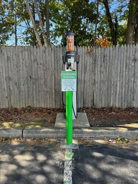 More Photos Of 300 Corporate Plz, Islandia Office For Lease