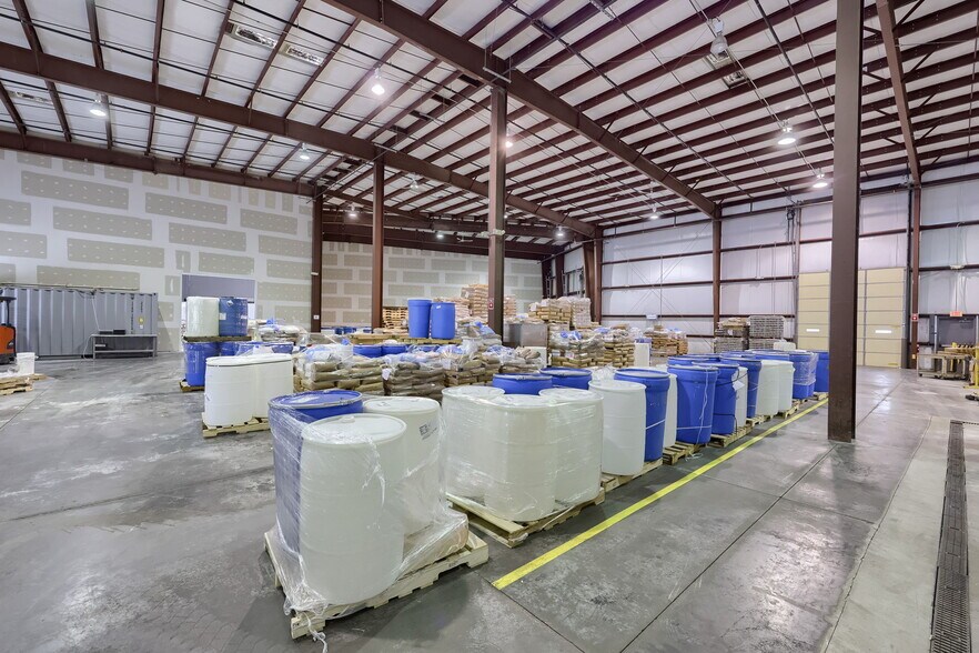 More Photos Of 301 Commerce Dr, New Holland Warehouse For Sale
