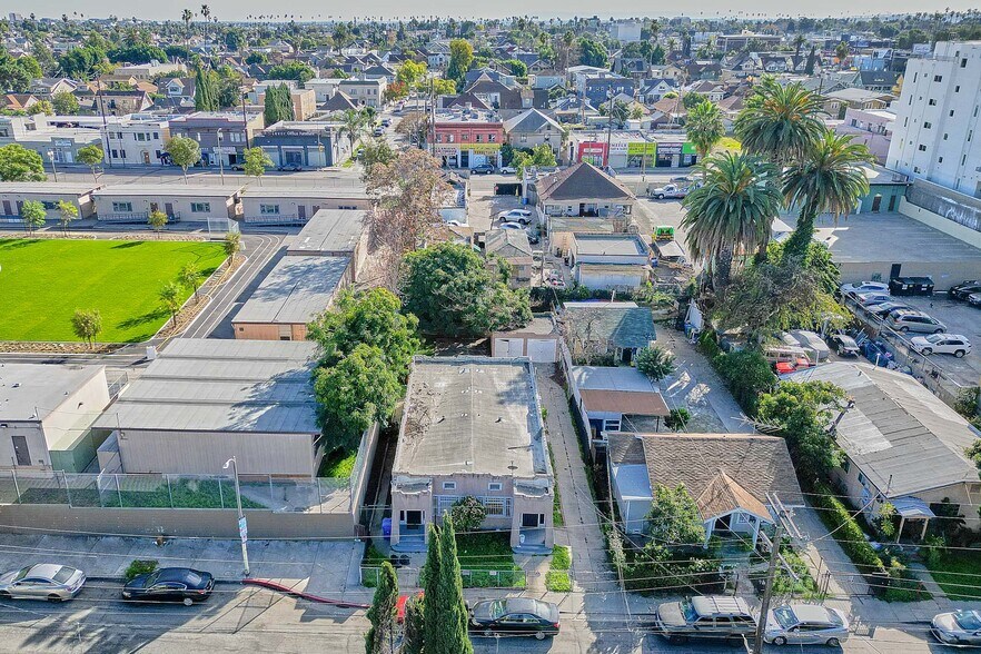 More Photos Of 3030 W 12th Pl, Los Angeles Land For Sale
