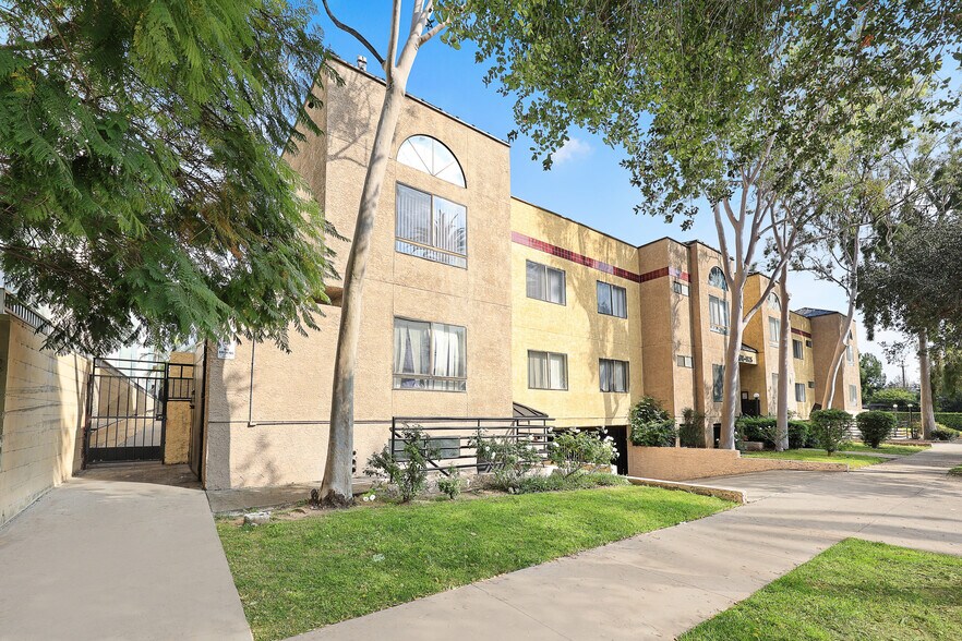 More Photos Of 1818-1826 Vassar St, Glendale Apartments For Sale