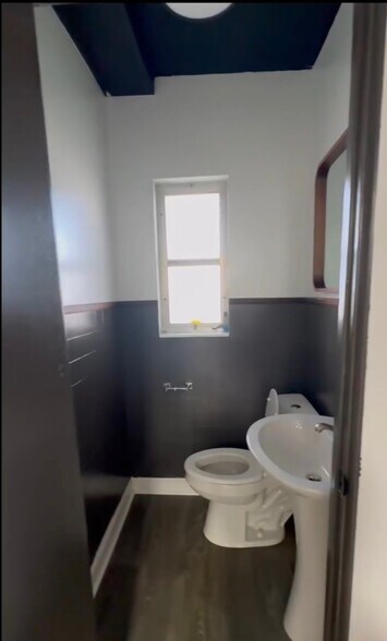 More Photos Of 345 N Grove St, Eustis Coworking Space