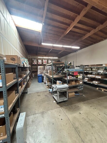 More Photos Of 490 E Easy St, Simi Valley Warehouse For Lease