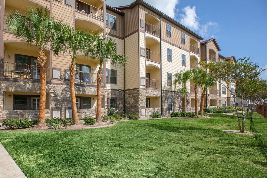 More Photos Of 1027 Washington Ave, Golden Apartments For Lease